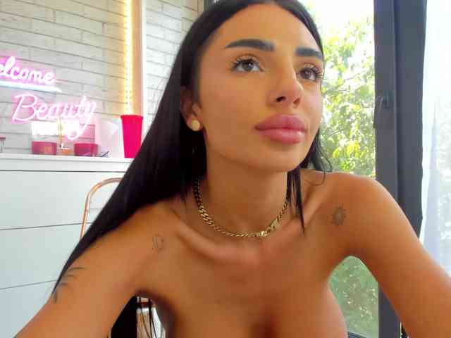 BritneyCharm webcam