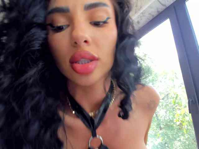 BritneyCharm webcam