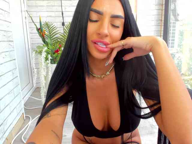 BritneyCharm webcam