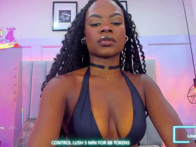  LinsyAdams chat room