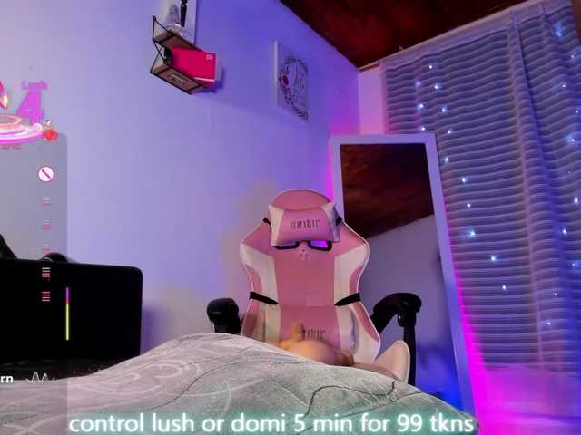  LinsyAdams chat room