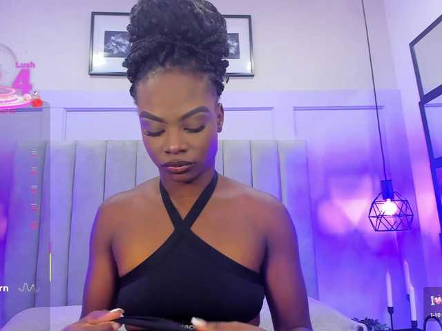  LinsyAdams chat room