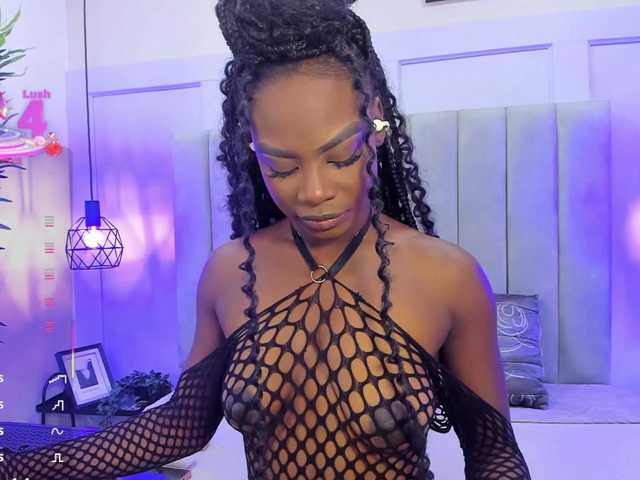  LinsyAdams chat room