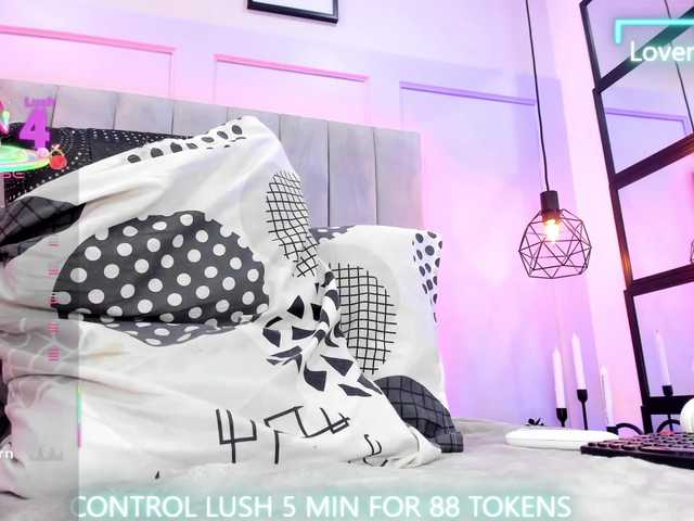  LinsyAdams chat room