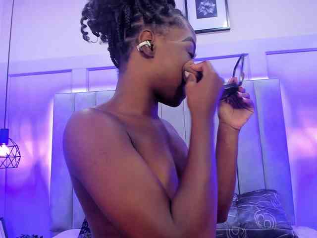 LinsyAdams webcam