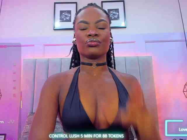 LinsyAdams webcam