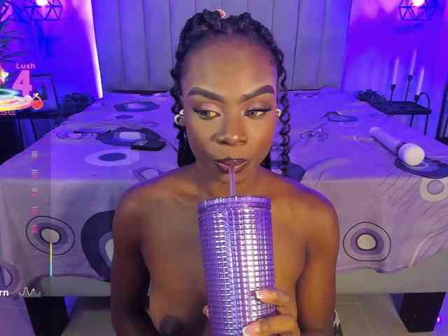 LinsyAdams webcam