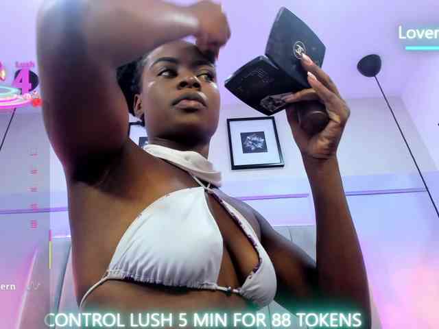 LinsyAdams webcam