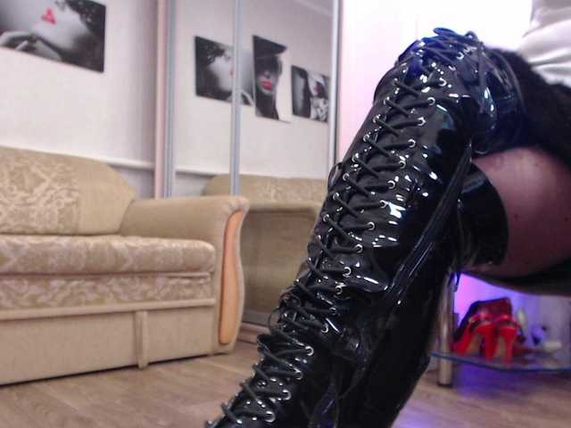 MistressMilfa's BongaCams show and profile