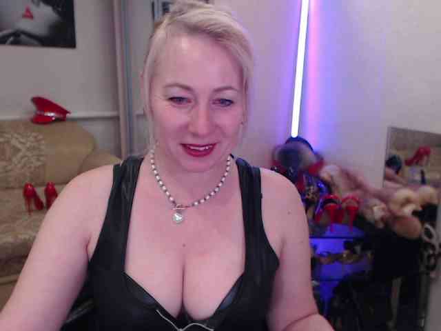 MistressMilfa webcam