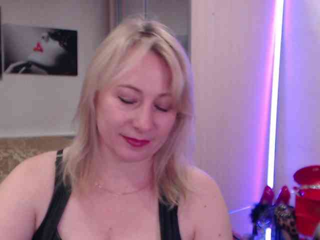 MistressMilfa webcam