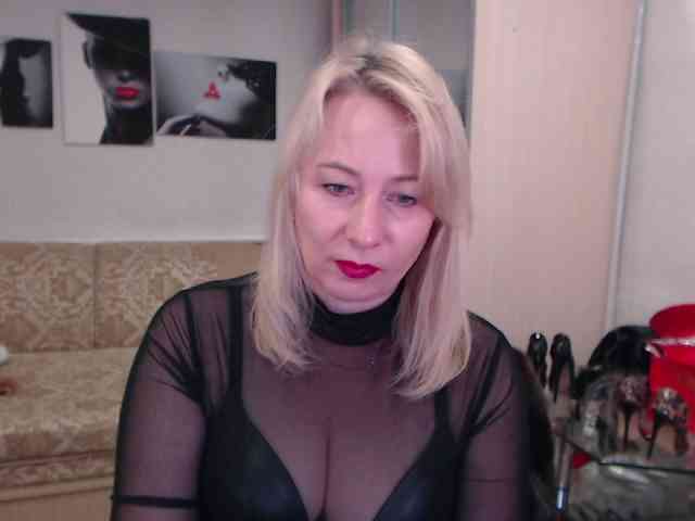 MistressMilfa webcam