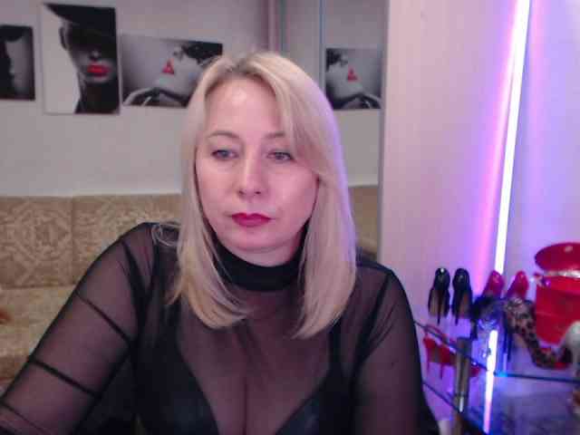 MistressMilfa webcam