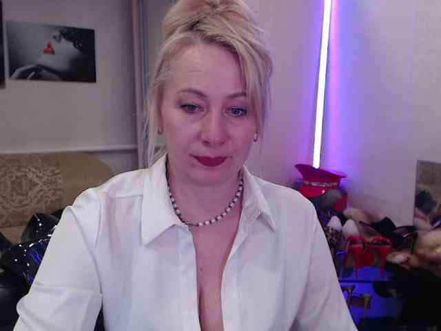 MistressMilfa webcam