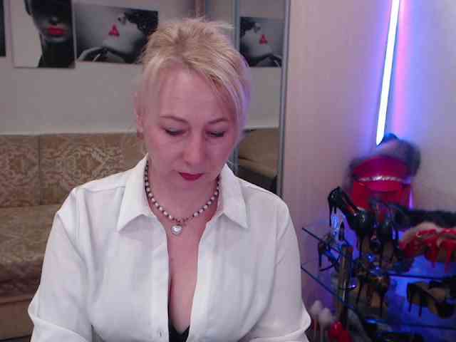 MistressMilfa webcam