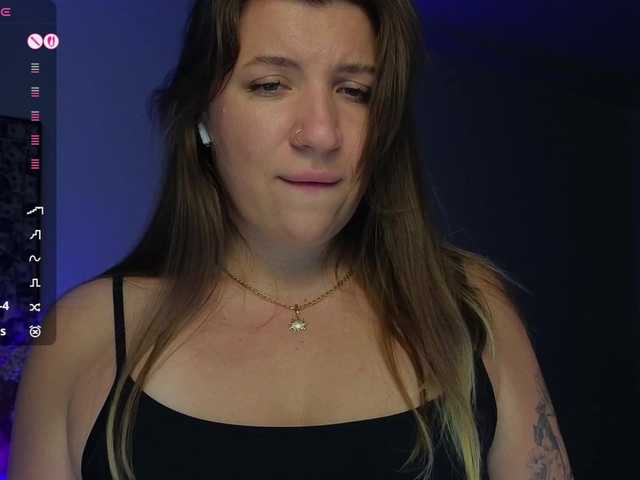 BloomBambi's BongaCams show and profile