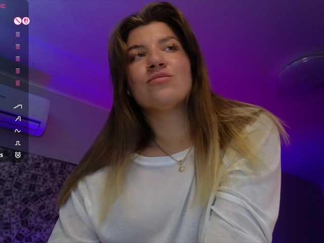 BloomBambi's BongaCams show and profile