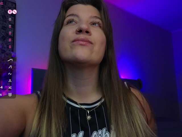 BloomBambi's BongaCams show and profile