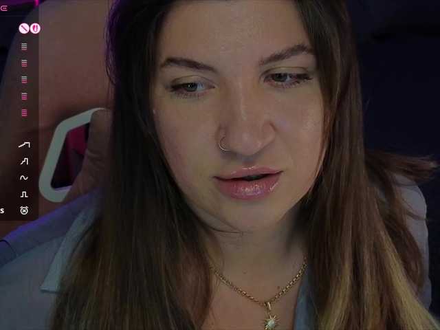 BloomBambi's BongaCams show and profile