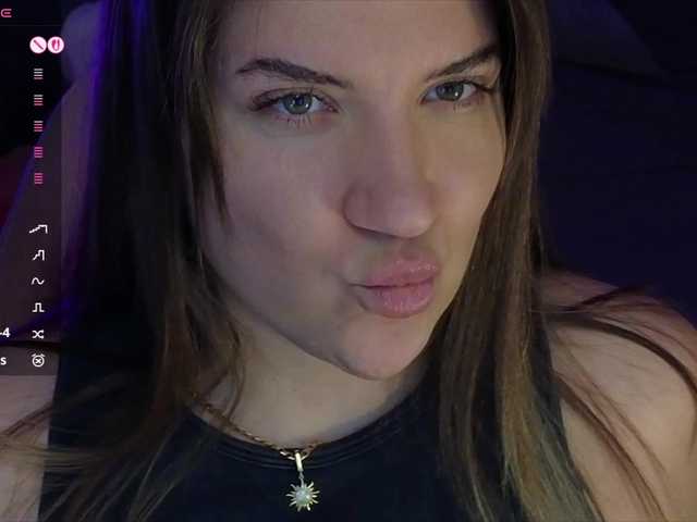 BloomBambi's BongaCams show and profile
