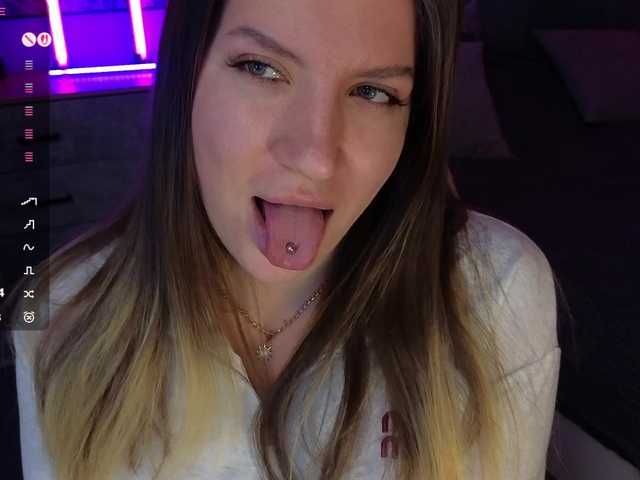 BloomBambi's BongaCams show and profile