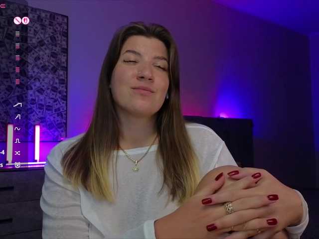 BloomBambi live cam profile