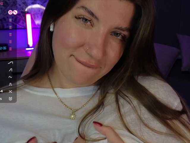 BloomBambi's BongaCams show and profile