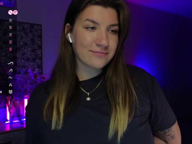 BloomBambi's BongaCams show and profile