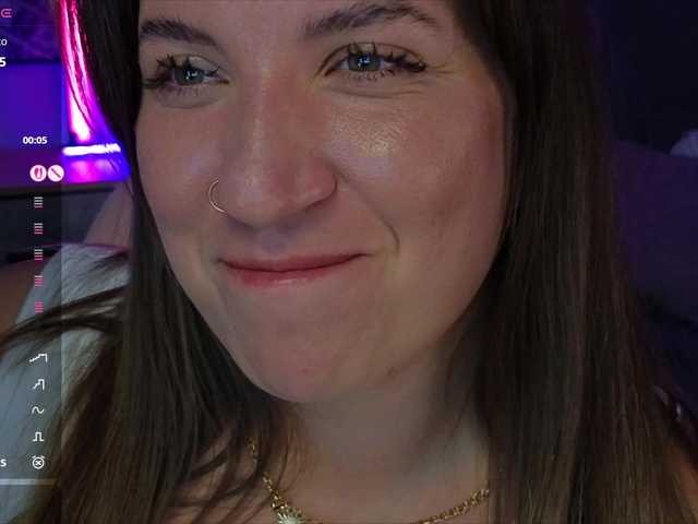 BloomBambi's BongaCams show and profile