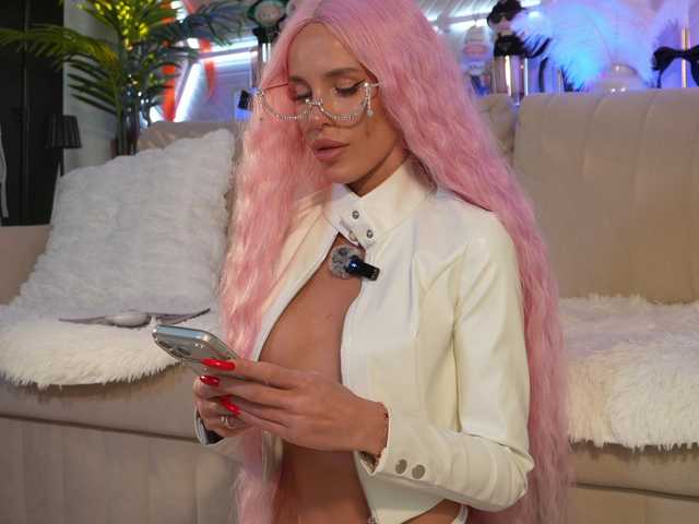 blondinochkaa from BongaCams