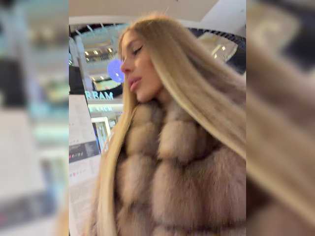 blondinochkaa's BongaCams show and profile