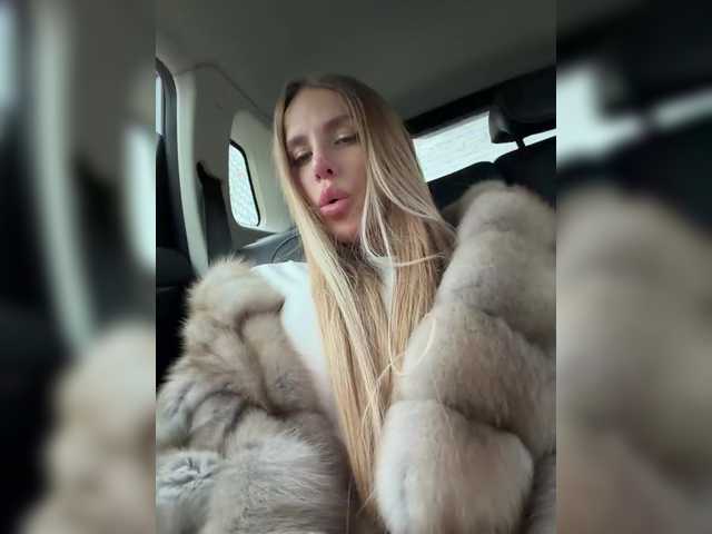 blondinochkaa's BongaCams show and profile