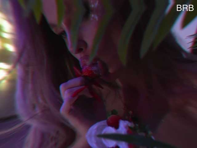 blondinochkaa's BongaCams show and profile