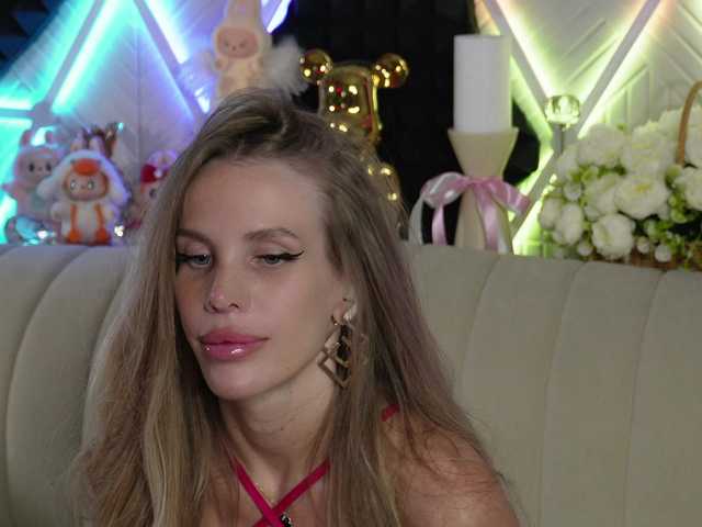 blondinochkaa's BongaCams show and profile