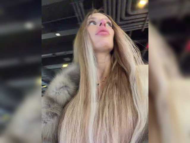 blondinochkaa's BongaCams show and profile