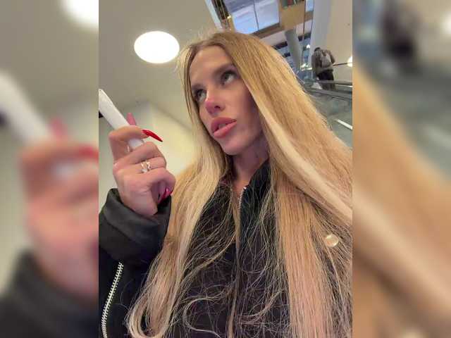 blondinochkaa from BongaCams