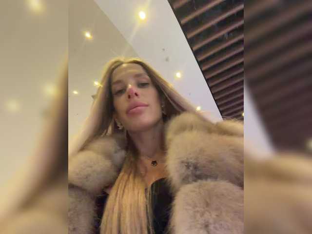 blondinochkaa's BongaCams show and profile