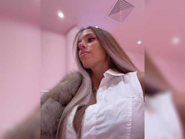 blondinochkaa's BongaCams show and profile