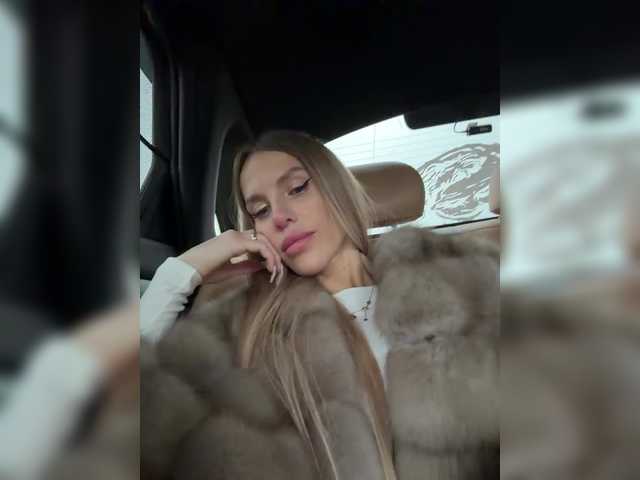 blondinochkaa's BongaCams show and profile