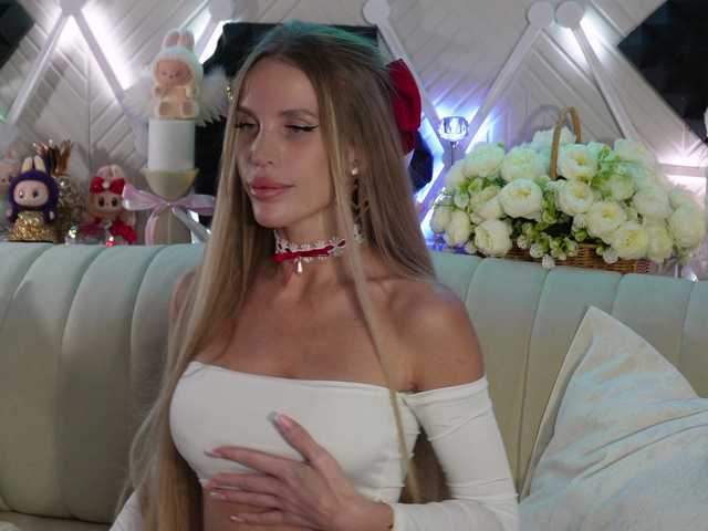 blondinochkaa's BongaCams show and profile