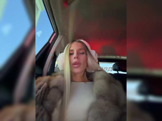 blondinochkaa's BongaCams show and profile