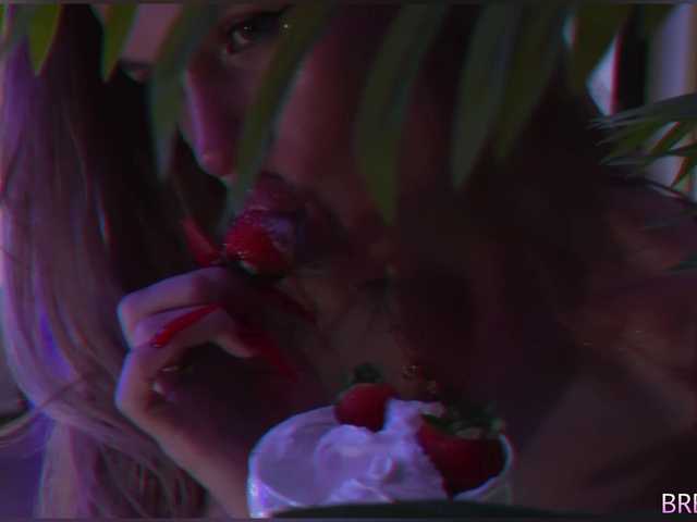 blondinochkaa's BongaCams show and profile