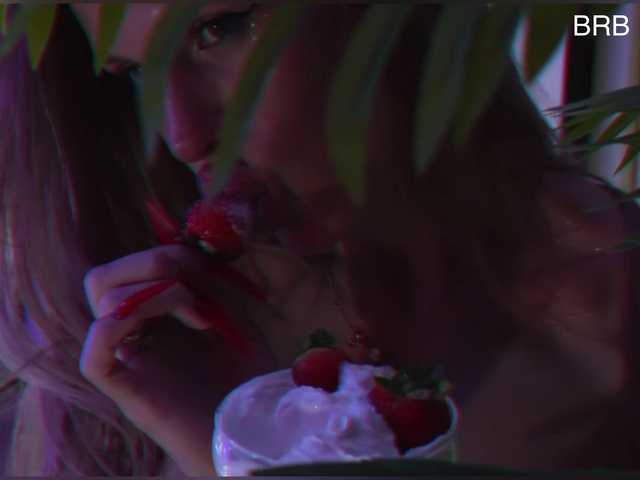 blondinochkaa's BongaCams show and profile