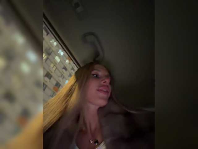 blondinochkaa's BongaCams show and profile