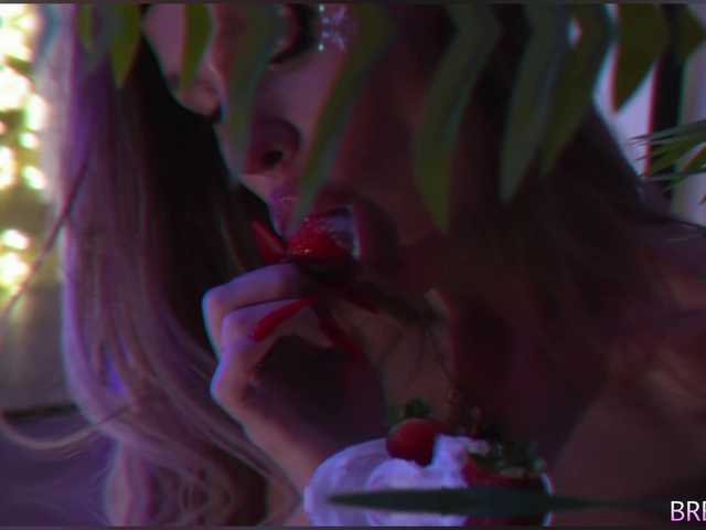 blondinochkaa's BongaCams show and profile