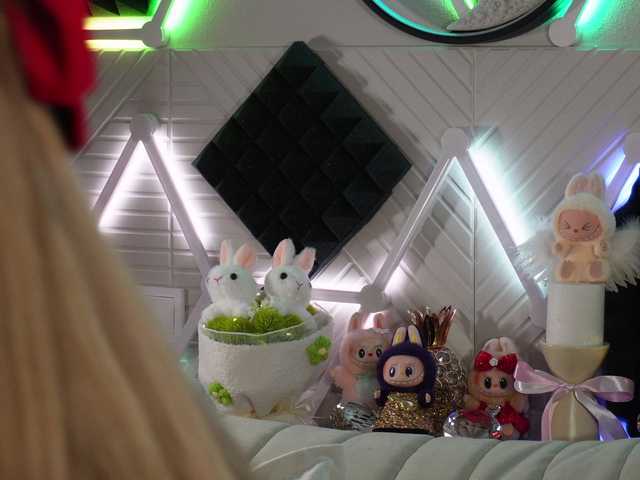 blondinochkaa's BongaCams show and profile