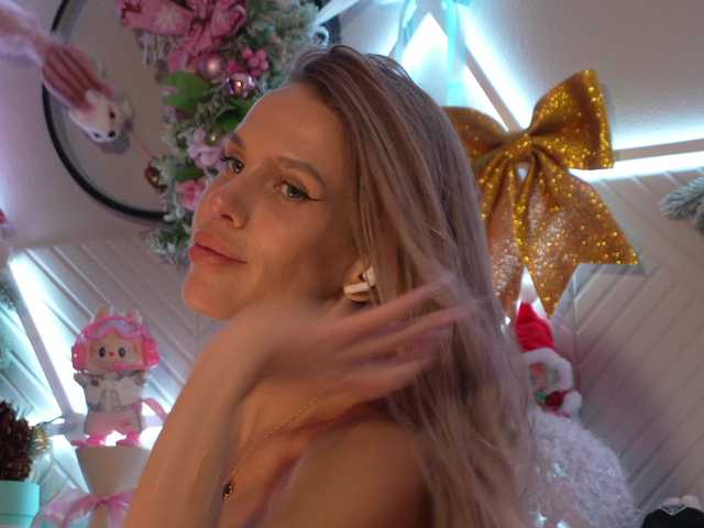 blondinochkaa's BongaCams show and profile