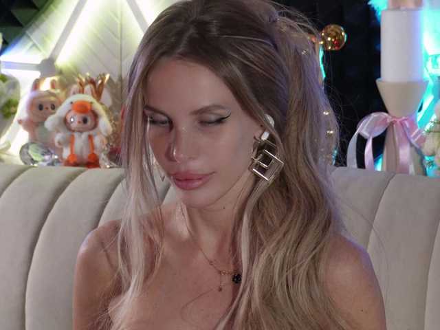 blondinochkaa's BongaCams show and profile