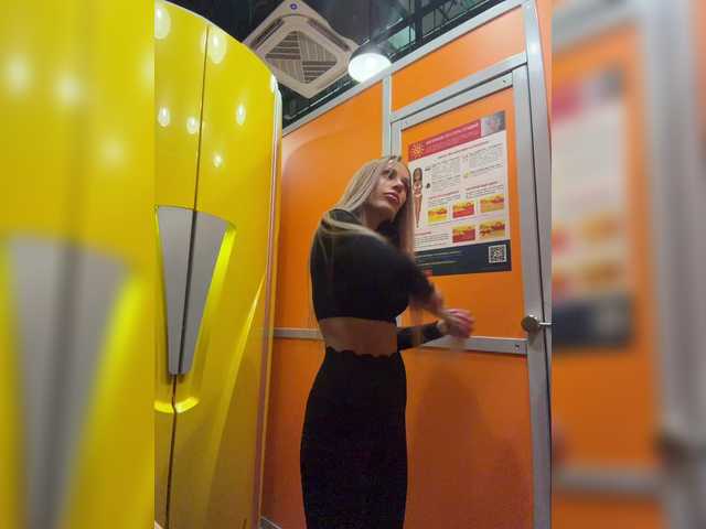 blondinochkaa's BongaCams show and profile