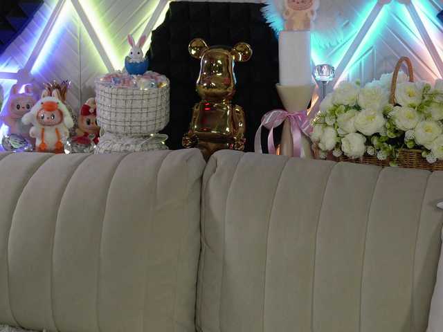 blondinochkaa's BongaCams show and profile